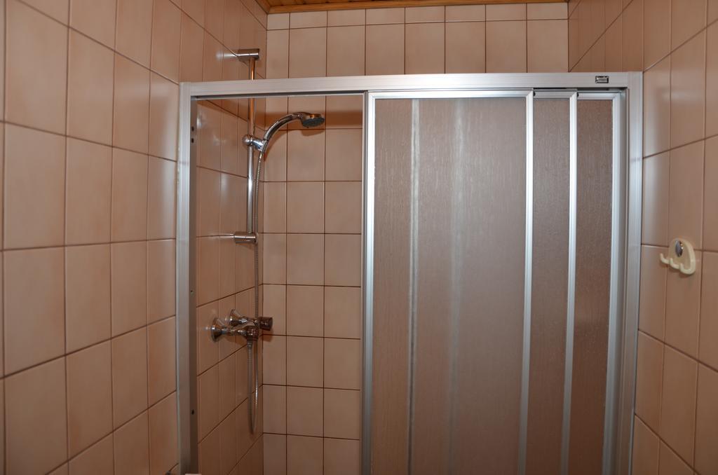 ホテル Haus Dachstein Schnitzer エーベン・イム・ポンガウ 部屋 写真